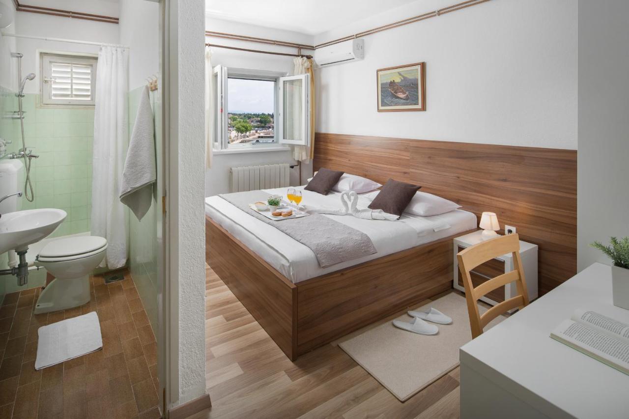 Bed and Breakfast Pansion Andelko Starigrad Paklenica Esterno foto